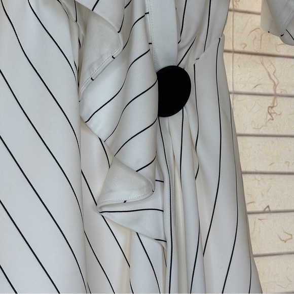 Self Portrait Mono Striped Ruffle Cold Shoulder Top Size 4 - Picture 3 of 16